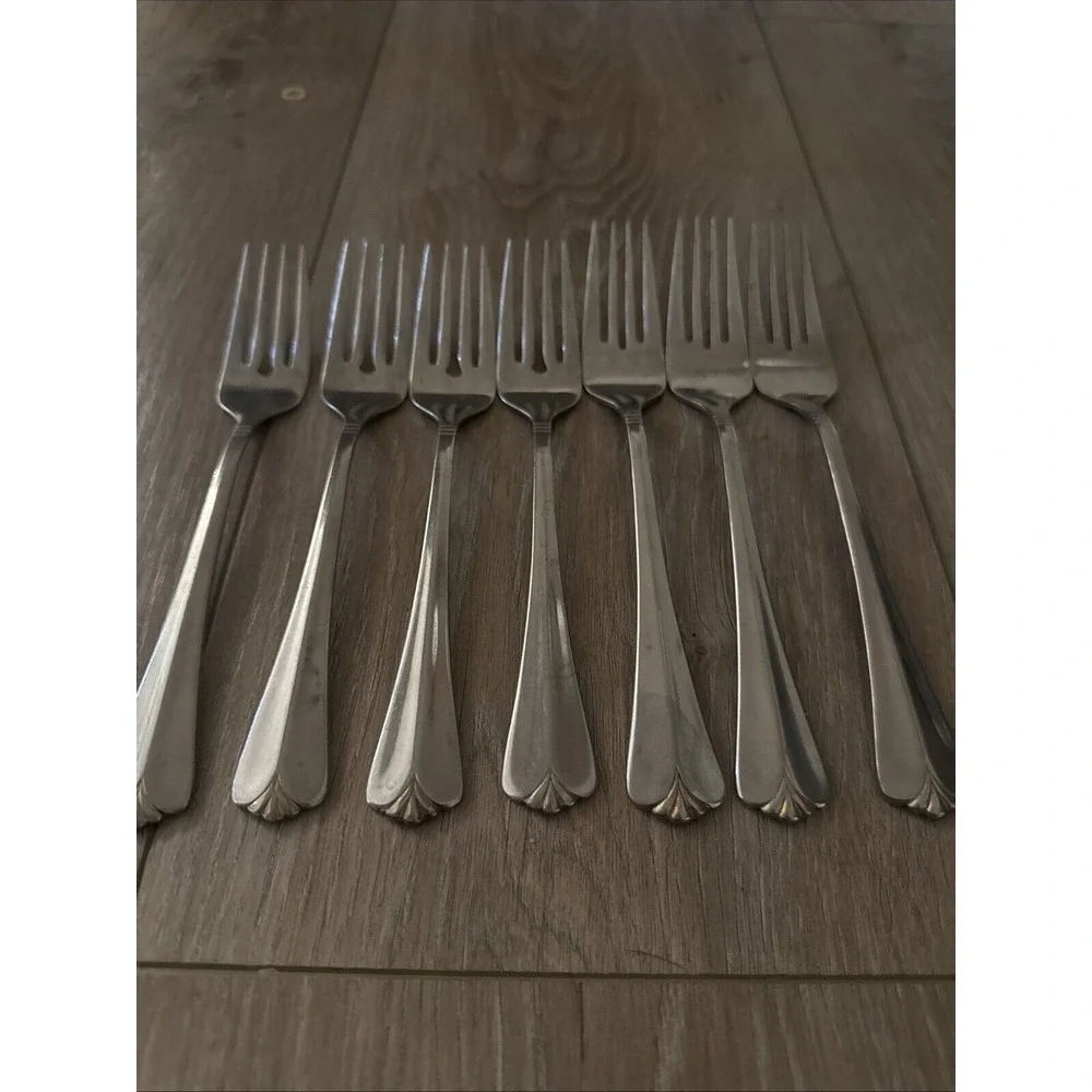 7 PCs Rogers COUNTRY SHELL GOLD Glossy Gold Tip Flatware Dinner Fork Salad *read